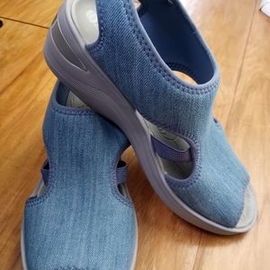 Bzees Dream Blue Denim Sandals Womens Size 9.5